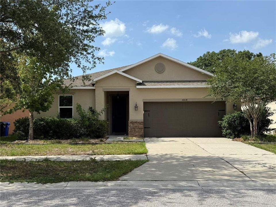 For Rent: $2,300 (3 beds, 2 baths, 2014 Square Feet)
