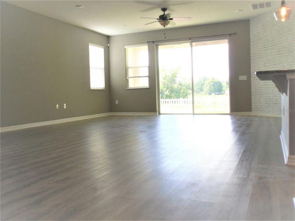 For Rent: $2,300 (3 beds, 2 baths, 2014 Square Feet)