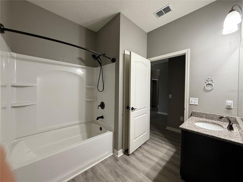 For Rent: $2,300 (3 beds, 2 baths, 2014 Square Feet)