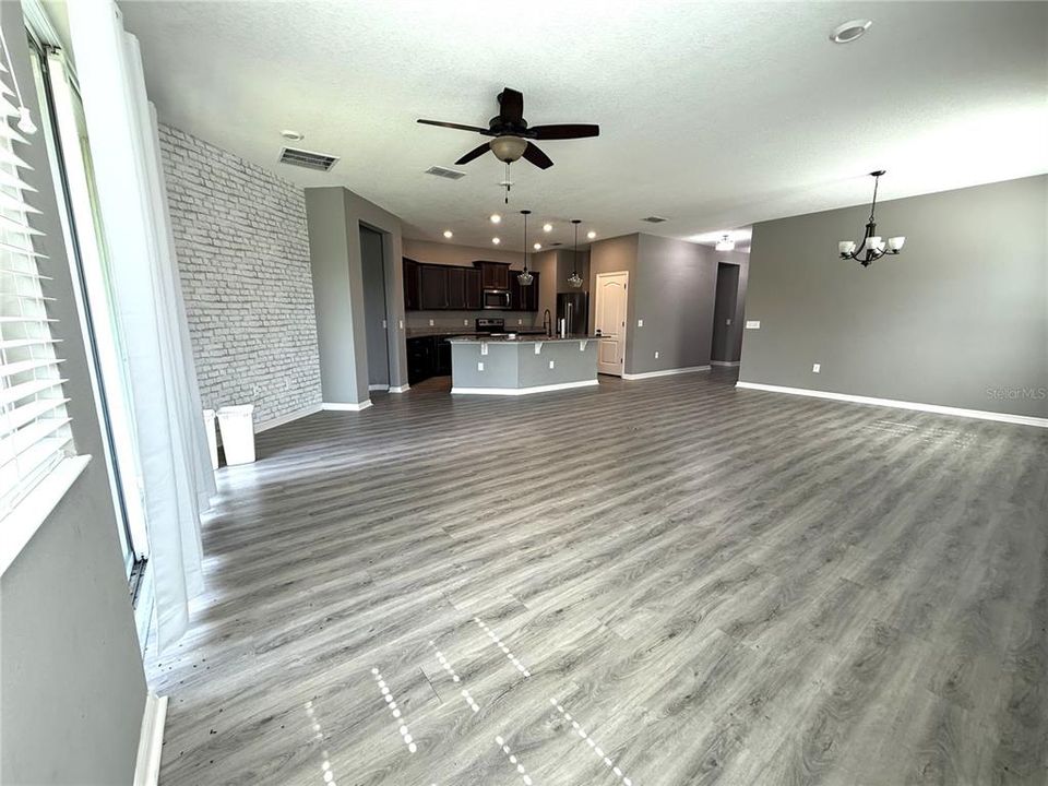 For Rent: $2,300 (3 beds, 2 baths, 2014 Square Feet)