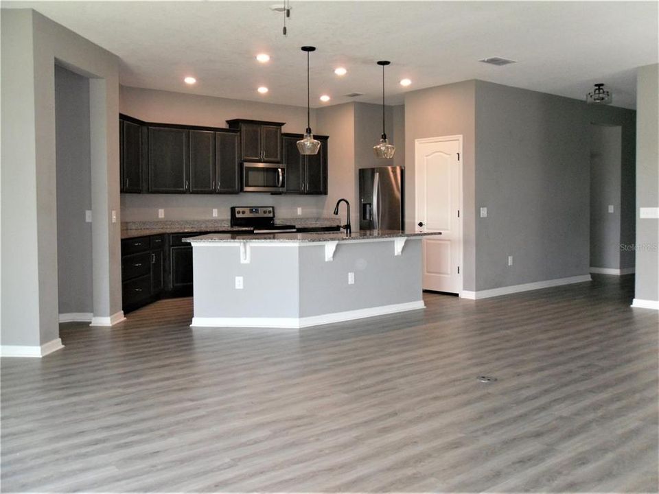 For Rent: $2,300 (3 beds, 2 baths, 2014 Square Feet)