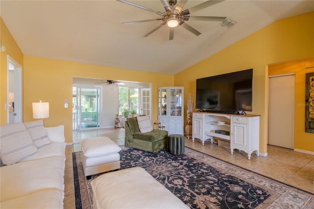 For Sale: $245,000 (3 beds, 2 baths, 1532 Square Feet)