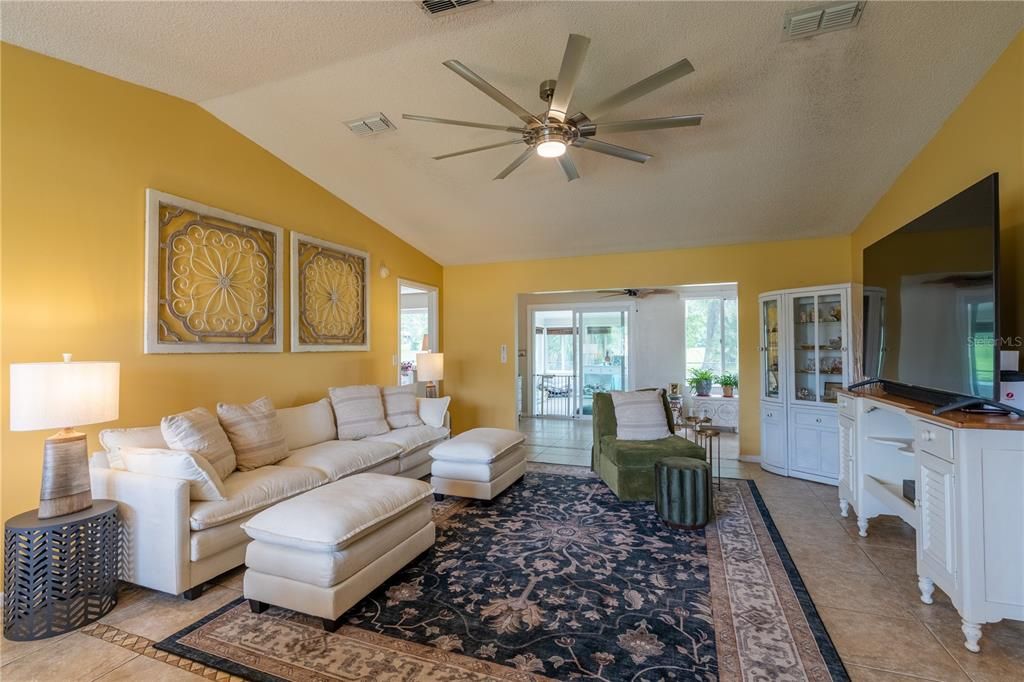 For Sale: $245,000 (3 beds, 2 baths, 1532 Square Feet)
