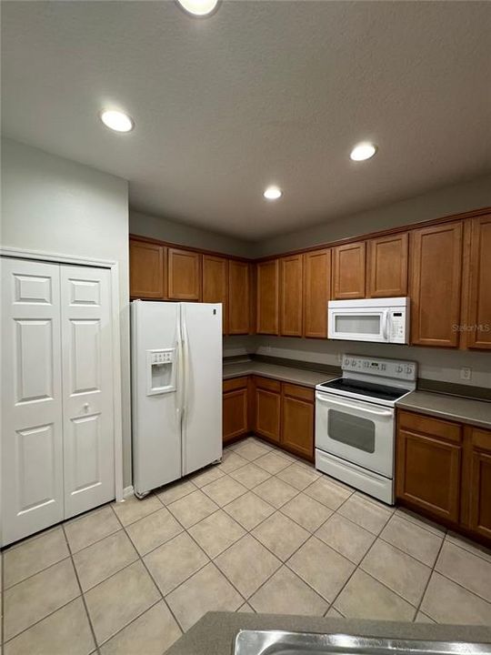 For Rent: $2,850 (4 beds, 2 baths, 1936 Square Feet)