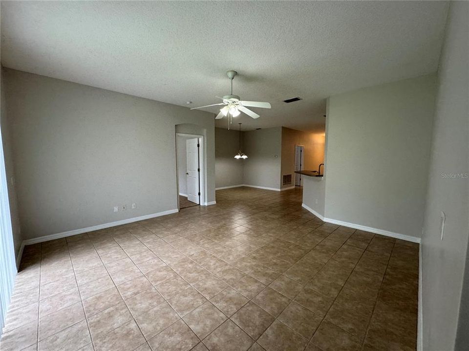For Rent: $2,850 (4 beds, 2 baths, 1936 Square Feet)