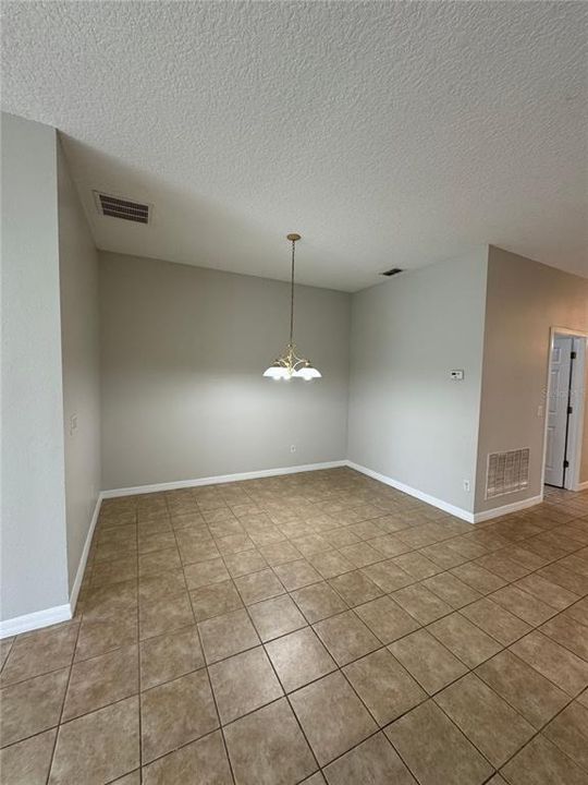 For Rent: $2,850 (4 beds, 2 baths, 1936 Square Feet)