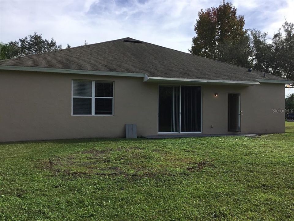 For Rent: $2,850 (4 beds, 2 baths, 1936 Square Feet)