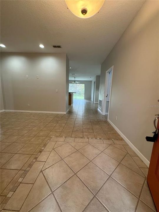 For Rent: $2,850 (4 beds, 2 baths, 1936 Square Feet)
