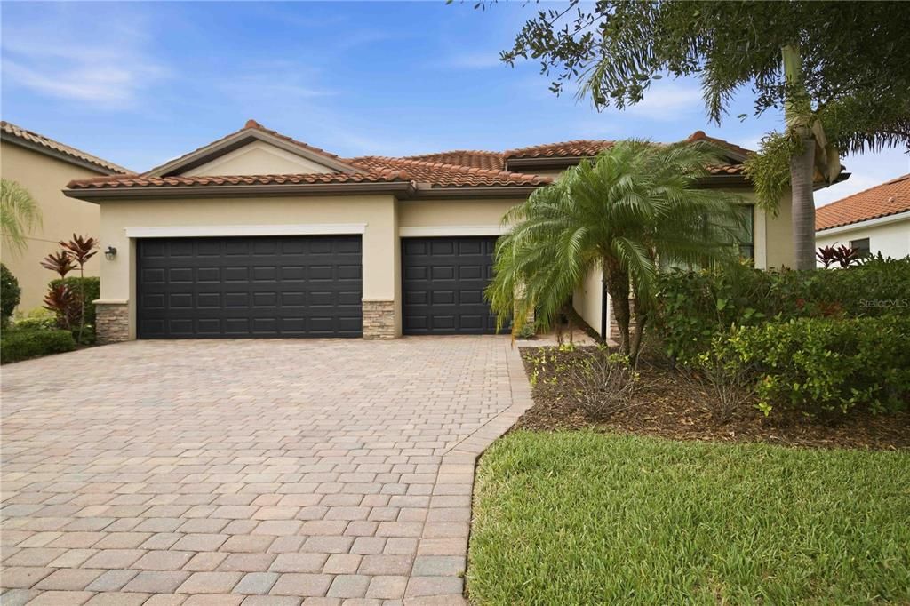 For Sale: $750,000 (4 beds, 3 baths, 2267 Square Feet)