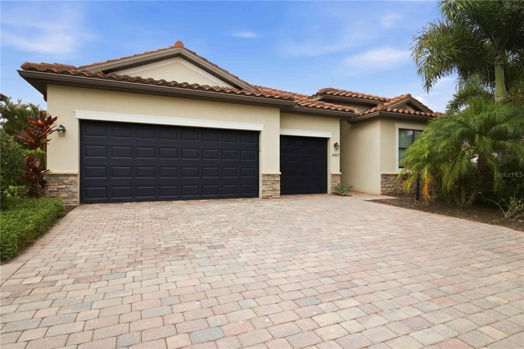 For Sale: $750,000 (4 beds, 3 baths, 2267 Square Feet)