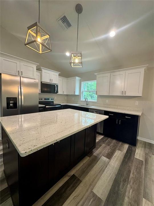 For Sale: $289,000 (3 beds, 2 baths, 1377 Square Feet)