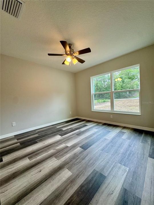 For Sale: $289,000 (3 beds, 2 baths, 1377 Square Feet)