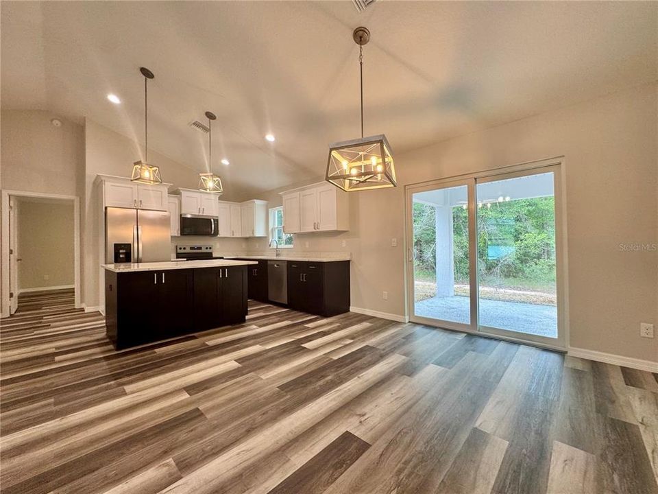 For Sale: $289,000 (3 beds, 2 baths, 1377 Square Feet)
