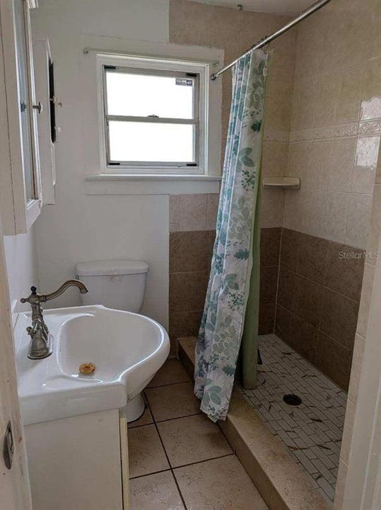 For Sale: $174,900 (2 beds, 1 baths, 576 Square Feet)