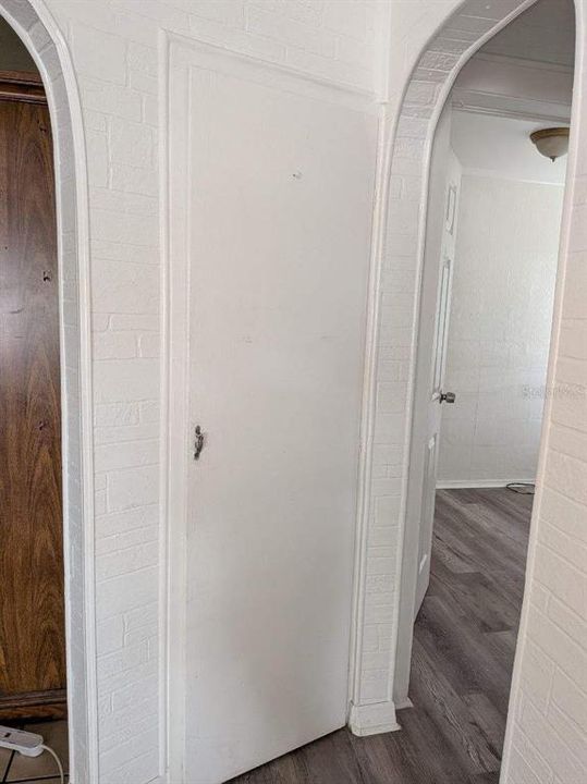 For Sale: $174,900 (2 beds, 1 baths, 576 Square Feet)