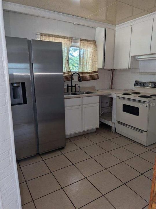 For Sale: $174,900 (2 beds, 1 baths, 576 Square Feet)