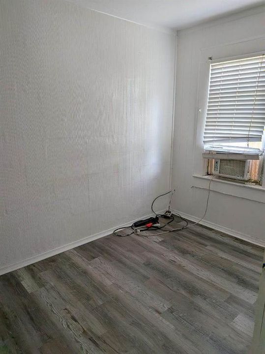 For Sale: $174,900 (2 beds, 1 baths, 576 Square Feet)