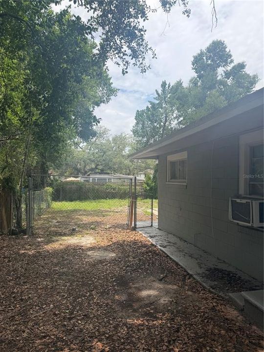 For Sale: $174,900 (2 beds, 1 baths, 576 Square Feet)