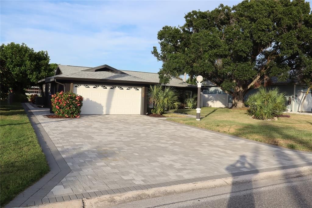 For Sale: $725,000 (3 beds, 2 baths, 1590 Square Feet)