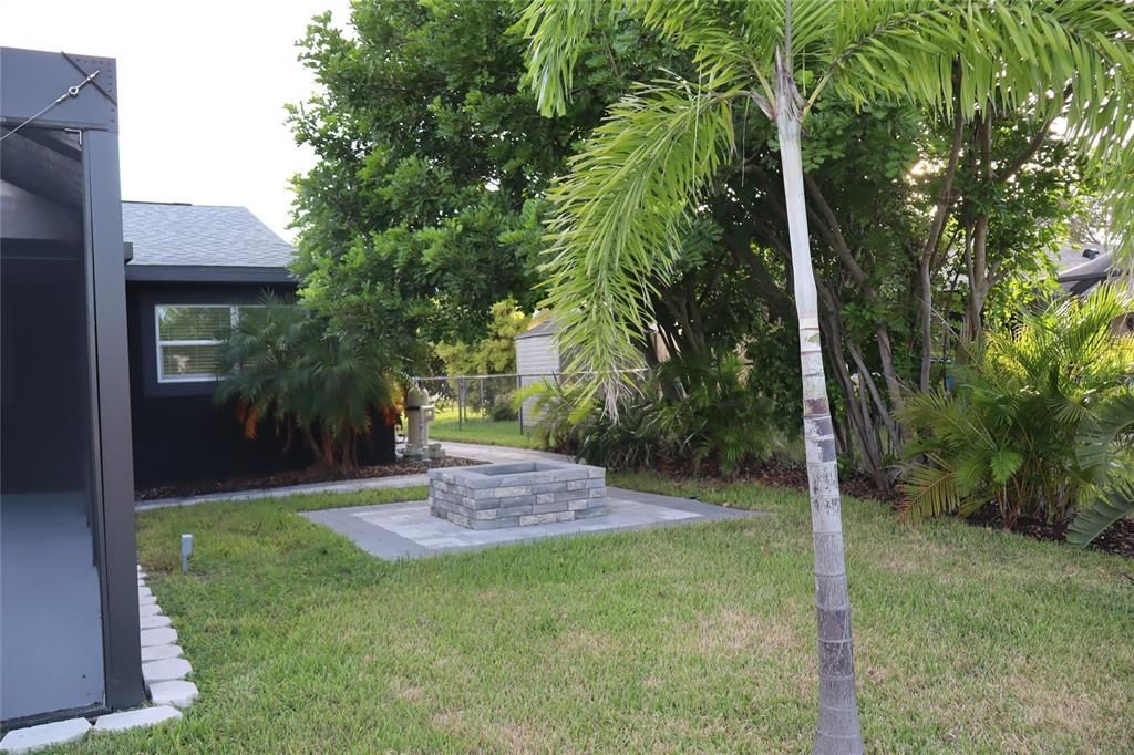 For Sale: $725,000 (3 beds, 2 baths, 1590 Square Feet)