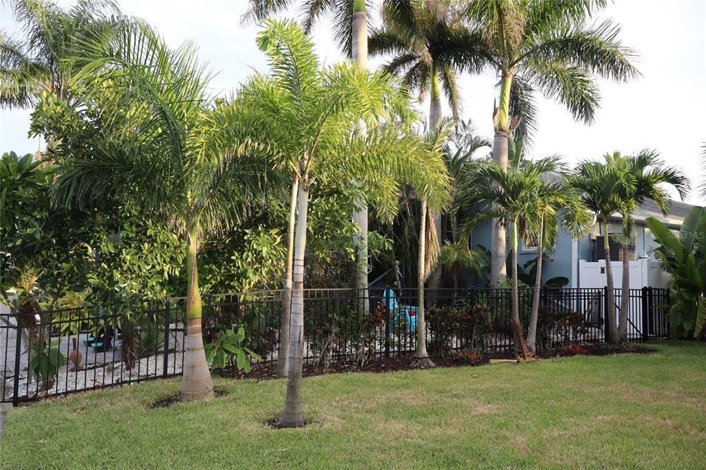For Sale: $725,000 (3 beds, 2 baths, 1590 Square Feet)