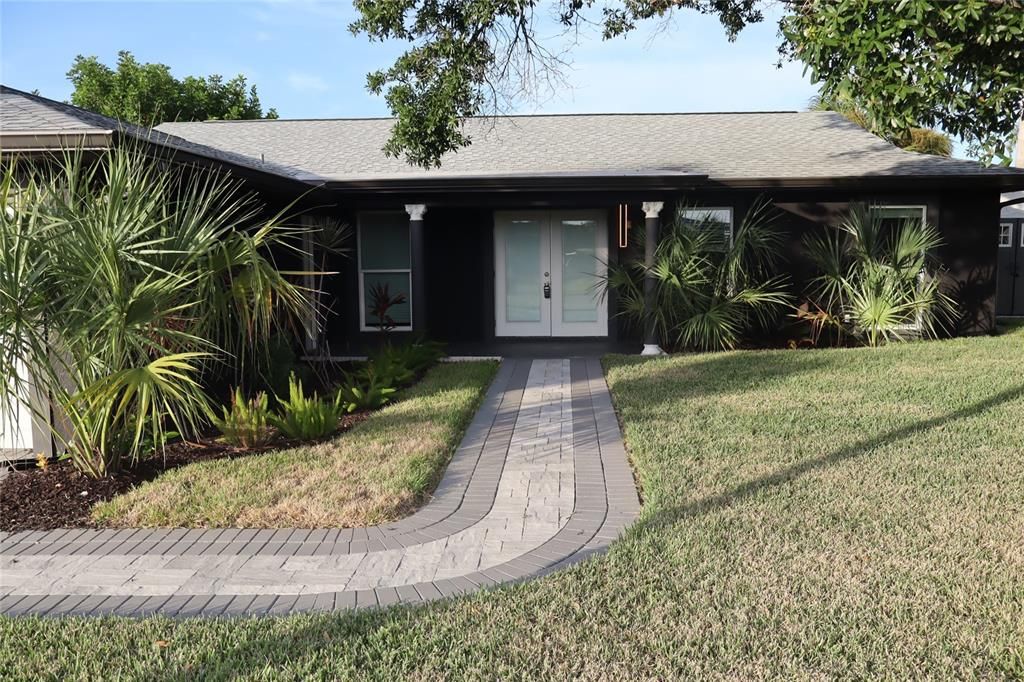 For Sale: $725,000 (3 beds, 2 baths, 1590 Square Feet)