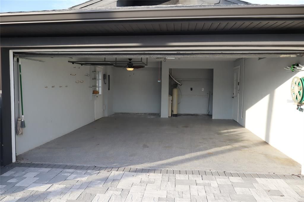 For Sale: $725,000 (3 beds, 2 baths, 1590 Square Feet)