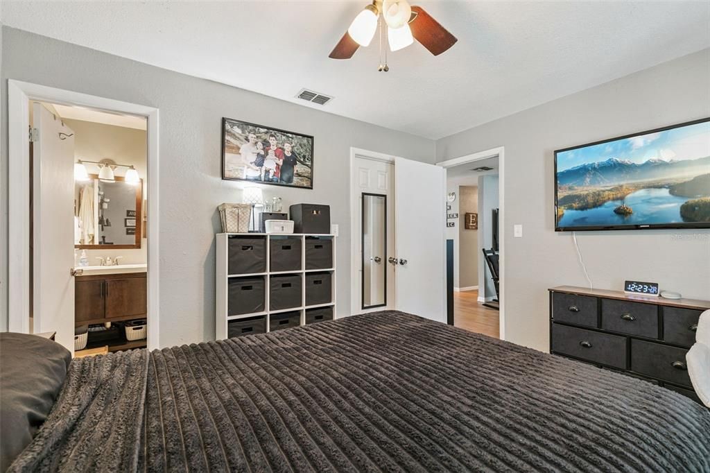 Activo con contrato: $314,999 (3 camas, 2 baños, 1066 Pies cuadrados)