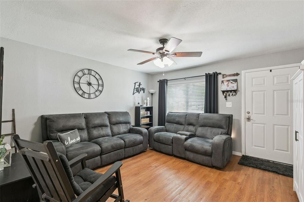 Activo con contrato: $314,999 (3 camas, 2 baños, 1066 Pies cuadrados)
