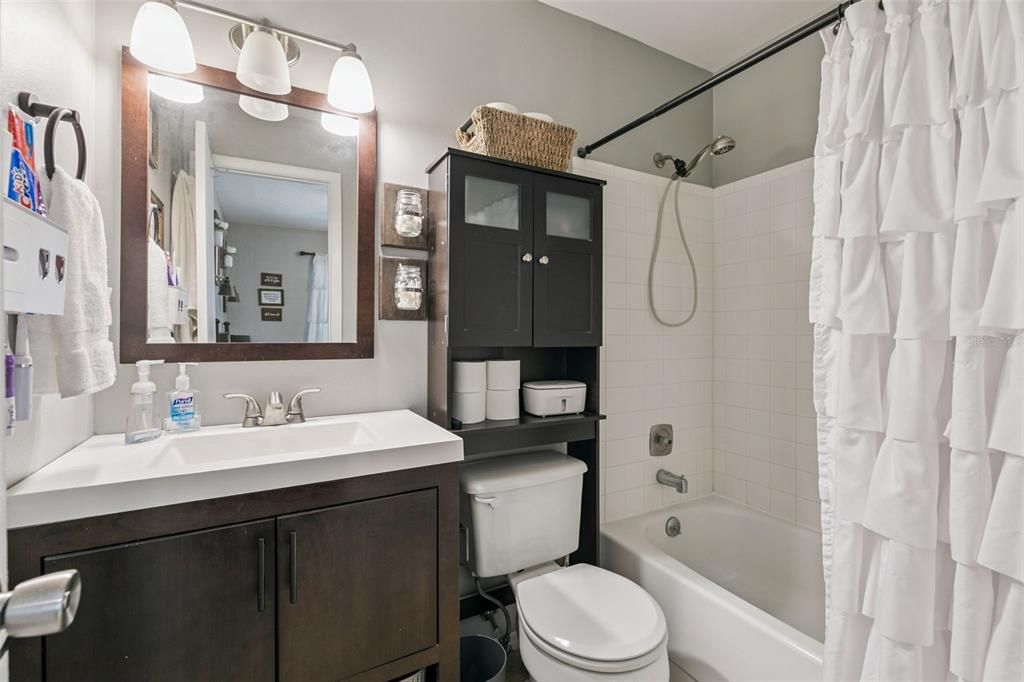 Activo con contrato: $314,999 (3 camas, 2 baños, 1066 Pies cuadrados)