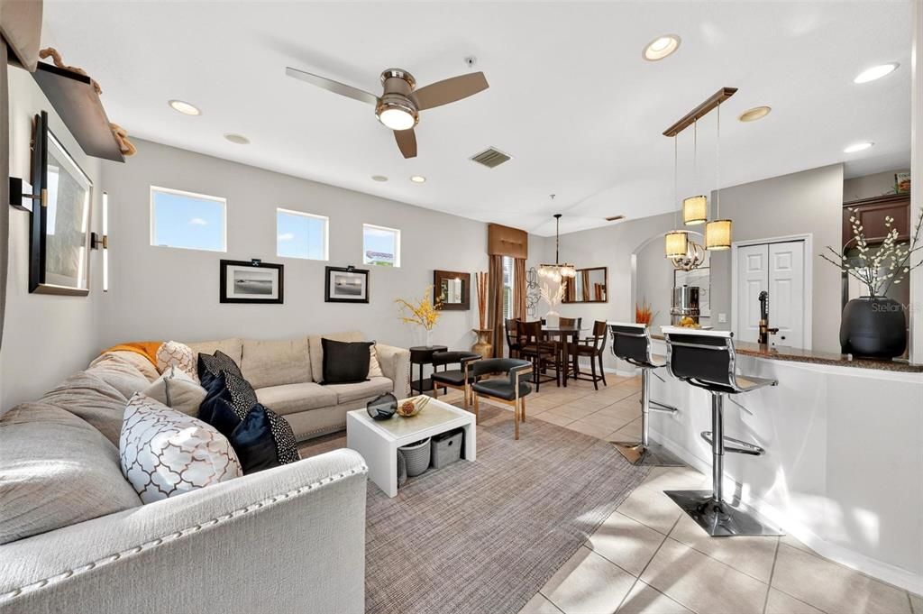 En Venta: $364,990 (3 camas, 2 baños, 1388 Pies cuadrados)
