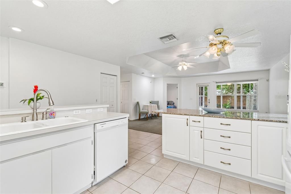 For Sale: $350,000 (2 beds, 2 baths, 1260 Square Feet)