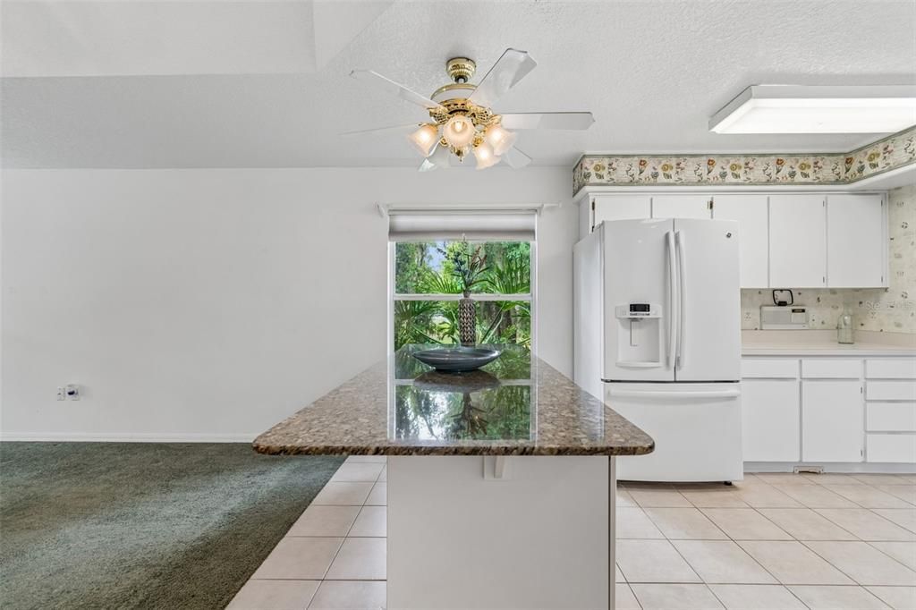 For Sale: $350,000 (2 beds, 2 baths, 1260 Square Feet)