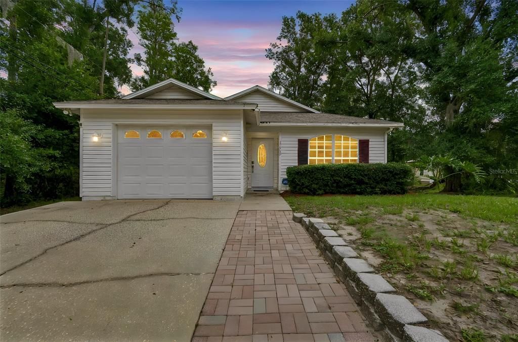 For Sale: $350,000 (2 beds, 2 baths, 1260 Square Feet)