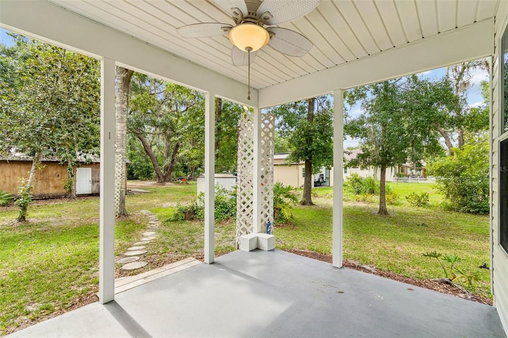 For Sale: $350,000 (2 beds, 2 baths, 1260 Square Feet)
