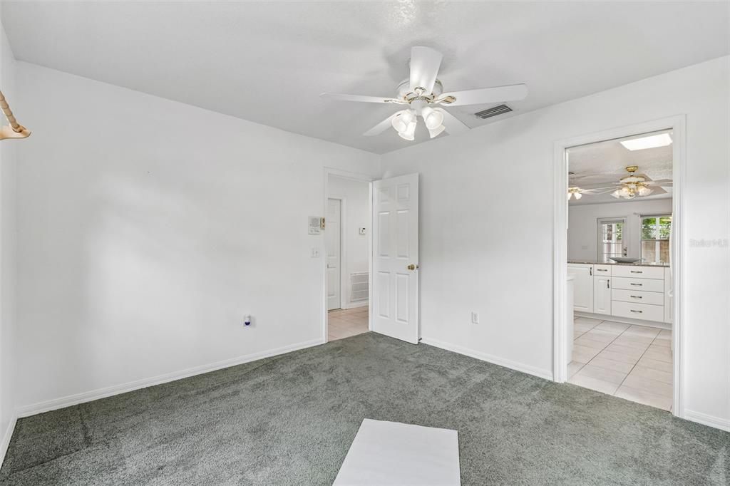For Sale: $350,000 (2 beds, 2 baths, 1260 Square Feet)