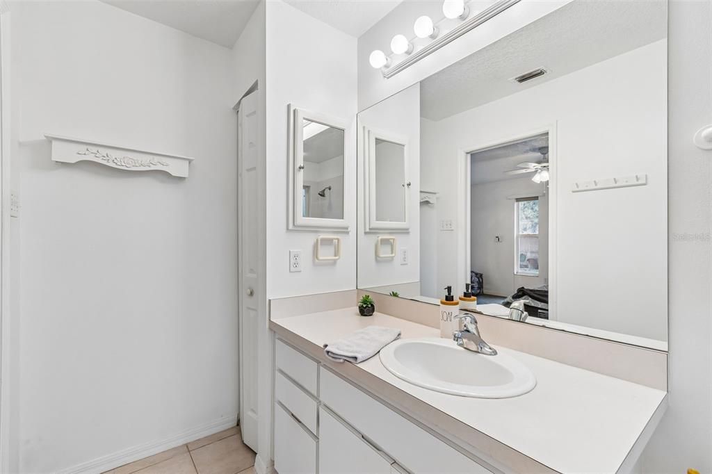 For Sale: $350,000 (2 beds, 2 baths, 1260 Square Feet)