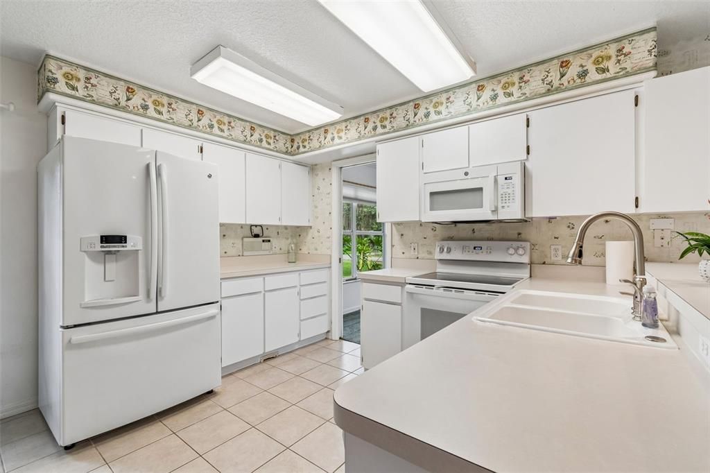 For Sale: $350,000 (2 beds, 2 baths, 1260 Square Feet)