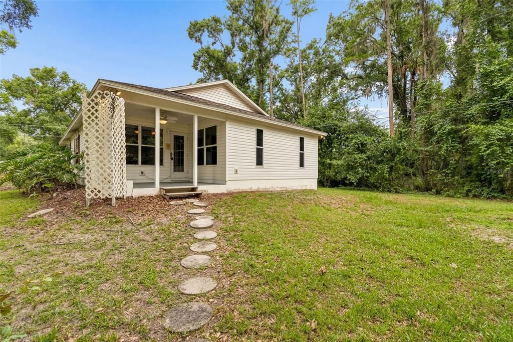 For Sale: $350,000 (2 beds, 2 baths, 1260 Square Feet)