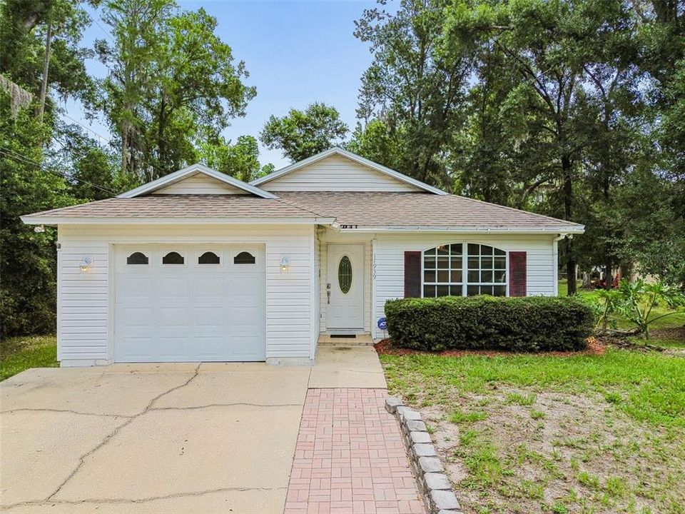 For Sale: $350,000 (2 beds, 2 baths, 1260 Square Feet)