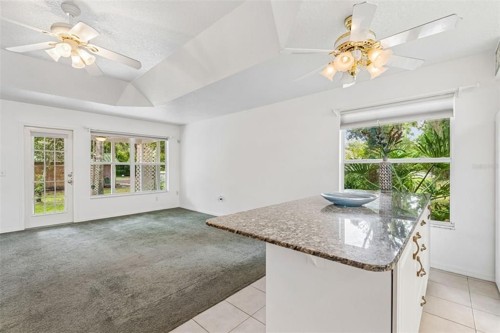 For Sale: $350,000 (2 beds, 2 baths, 1260 Square Feet)