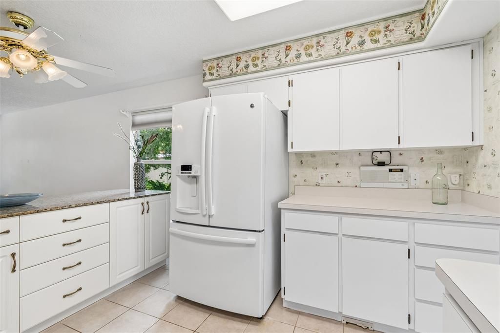 For Sale: $350,000 (2 beds, 2 baths, 1260 Square Feet)