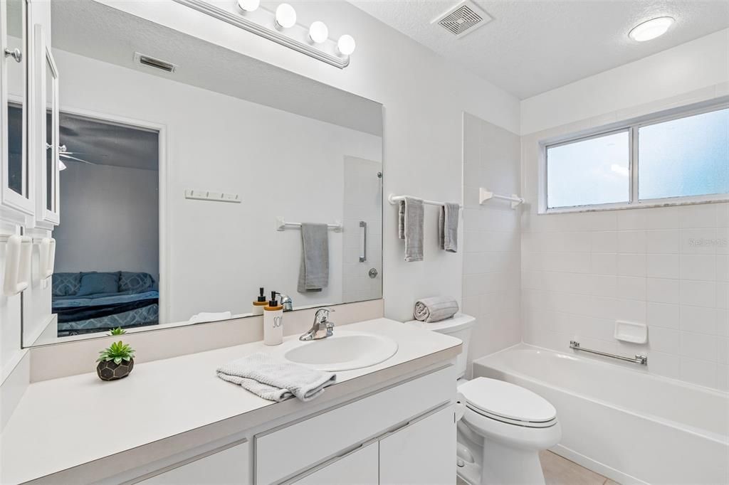 For Sale: $350,000 (2 beds, 2 baths, 1260 Square Feet)