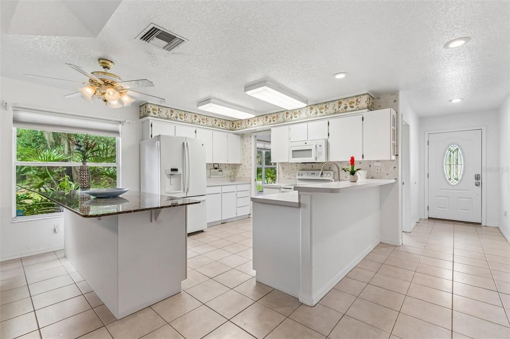 For Sale: $350,000 (2 beds, 2 baths, 1260 Square Feet)