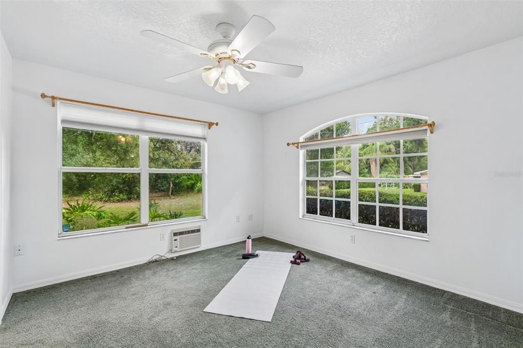 For Sale: $350,000 (2 beds, 2 baths, 1260 Square Feet)