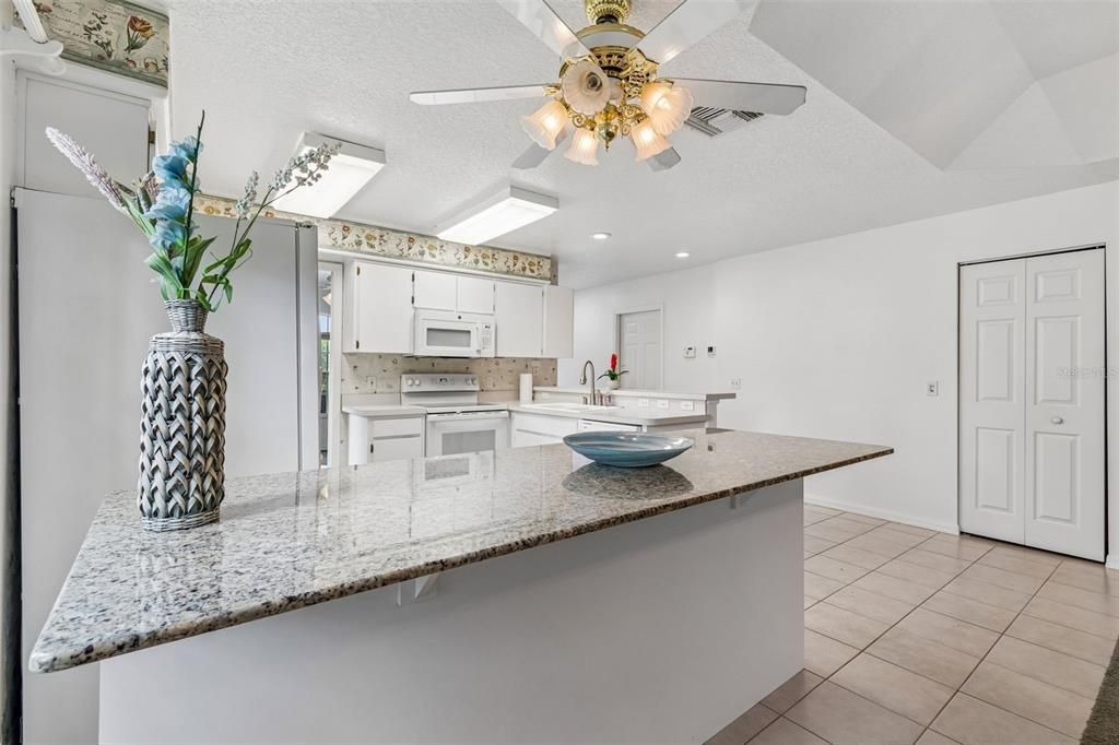 For Sale: $350,000 (2 beds, 2 baths, 1260 Square Feet)