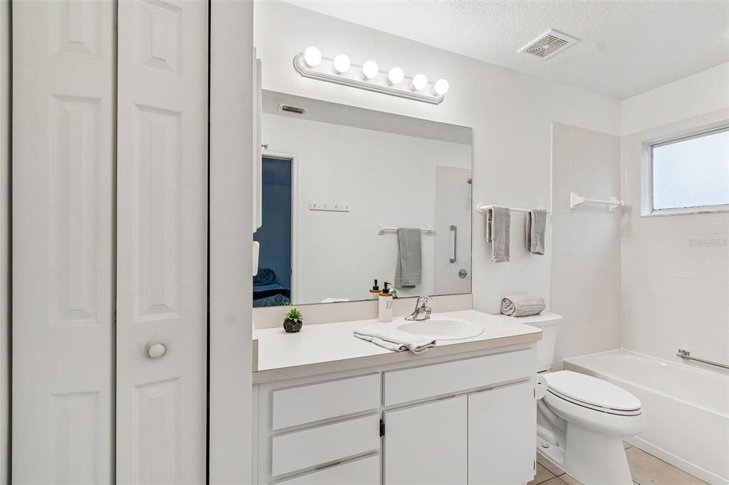 For Sale: $350,000 (2 beds, 2 baths, 1260 Square Feet)