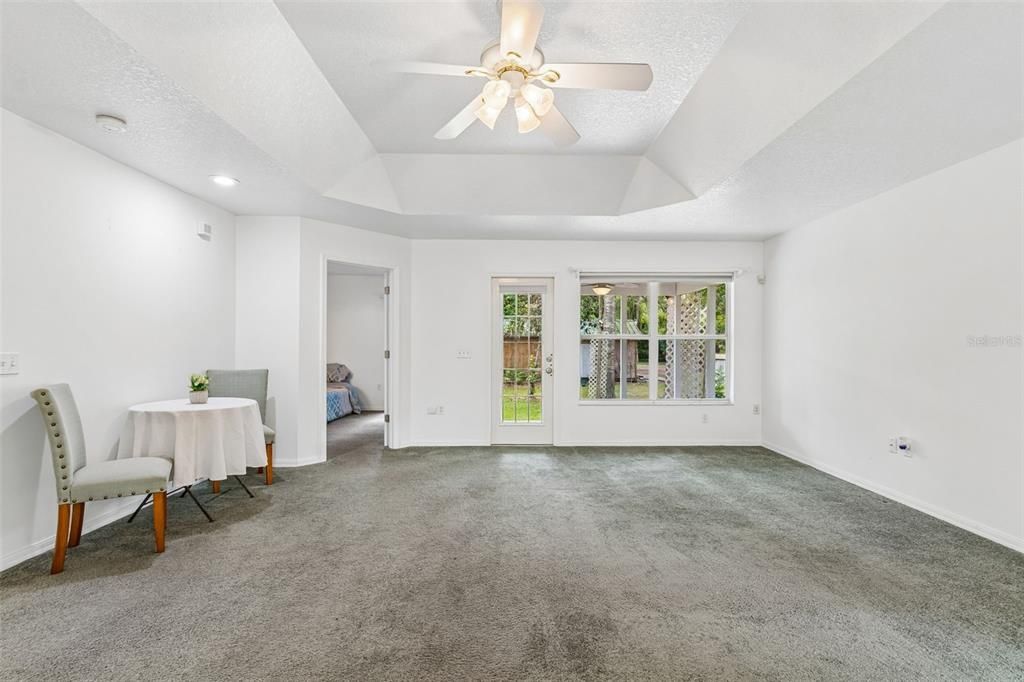 For Sale: $350,000 (2 beds, 2 baths, 1260 Square Feet)