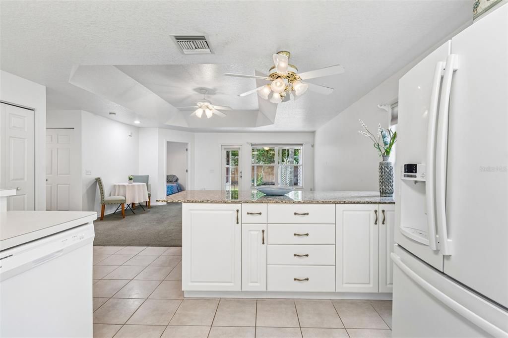 For Sale: $350,000 (2 beds, 2 baths, 1260 Square Feet)