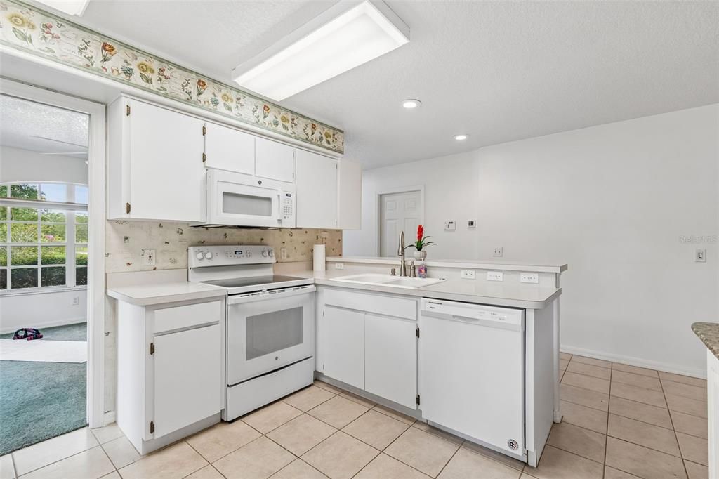 For Sale: $350,000 (2 beds, 2 baths, 1260 Square Feet)